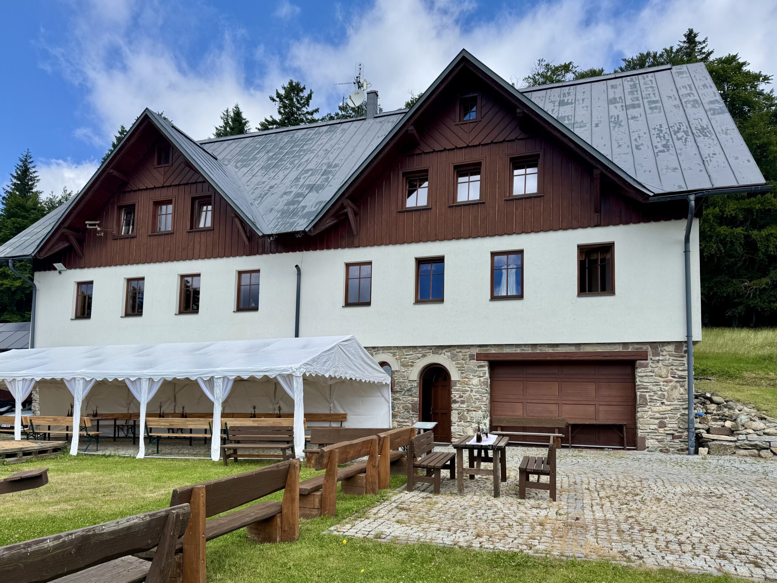 Penzion Hájenka - svatba, bílý stan, svatební výzdoba, svatební místo